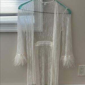 Elegant White Feathered Women's Robe